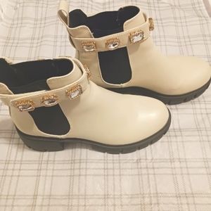 MADDEN CREAM COLORED BOOTS WITH GEMS AND CHUNKY HEEL SIZE 7.5 NWOT